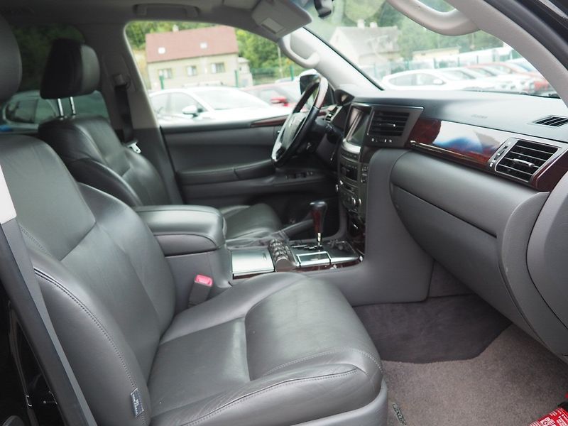 Lexus LX 570 (2009) 5.7i  LPG - fotka 17 z 39