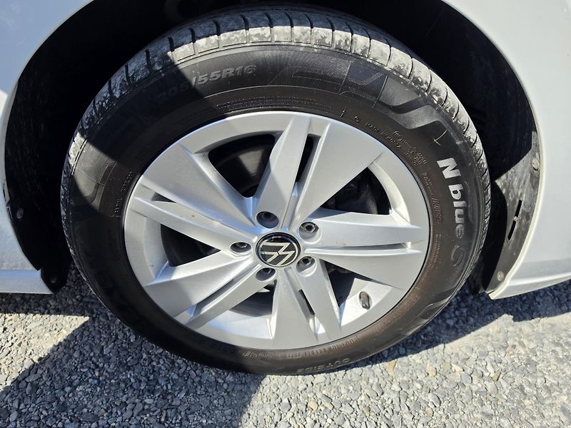 Volkswagen Golf 1.5TSI 8 Automat Led  Virtual  - fotka 8 z 29