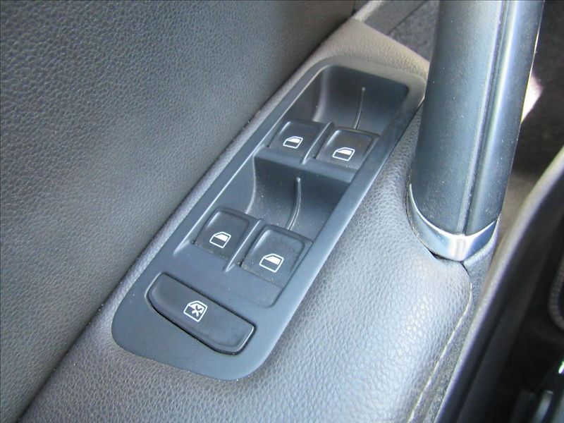 Volkswagen Golf 1,4 TSi 90kW Comfortline - fotka 24 z 34