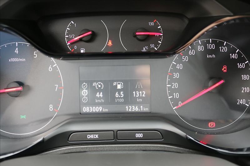 Opel Grandland X 1,2 96Kw,Turbo , Tažné - fotka 19 z 38
