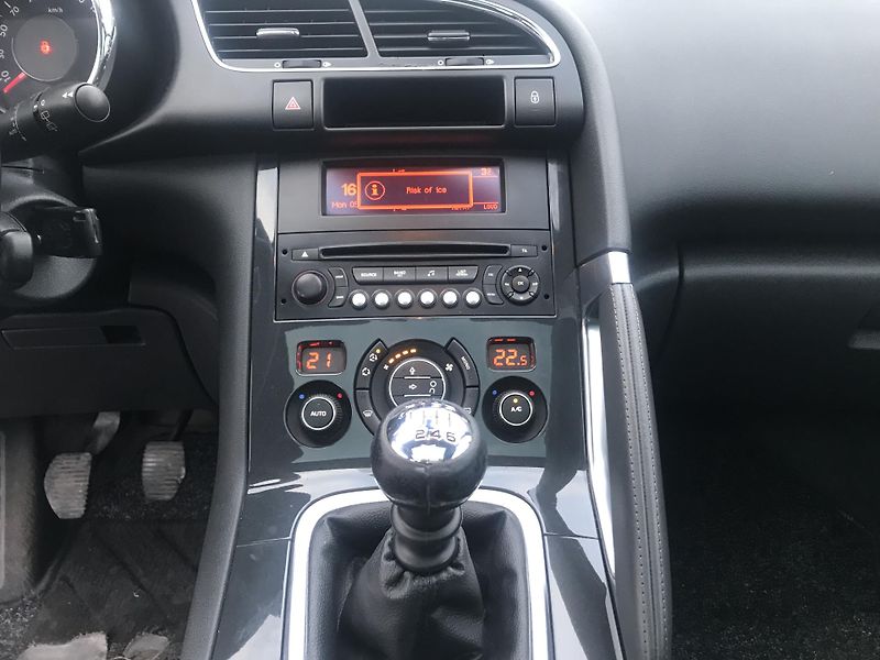 Peugeot 3008 1.6 Benzín 115 ,6-KVALT,KLIMA. - fotka 13 z 15