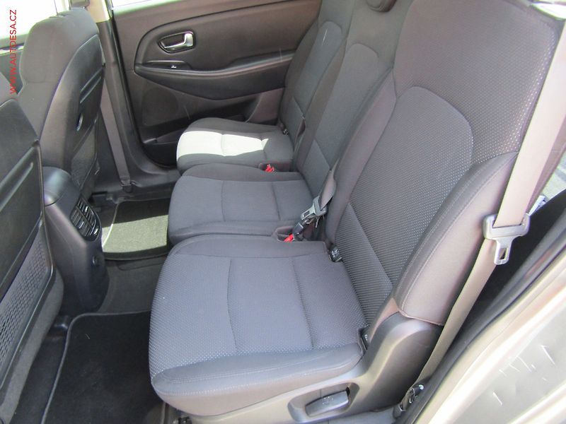 Kia Carens (2014) 1.7 CRDi, ČR, AC, park.asist - fotka 10 z 18