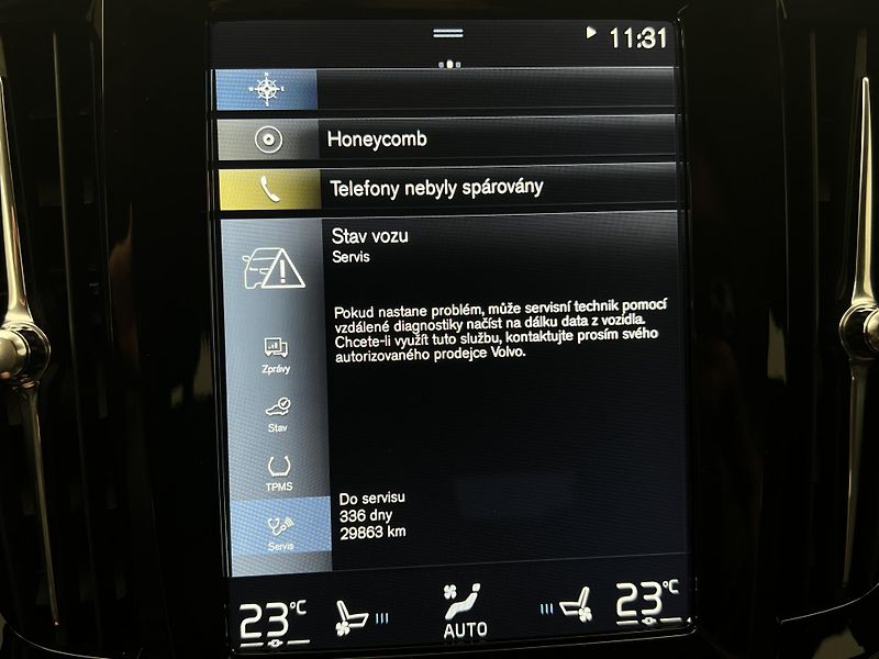 Volvo V90 CC D5 AWD PRO CZ 1. maj. - fotka 31 z 44