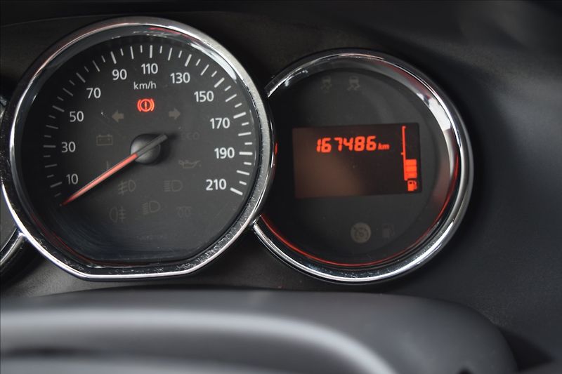 Dacia Sandero 1,2 i 55KW PO SERVISE - fotka 29 z 39