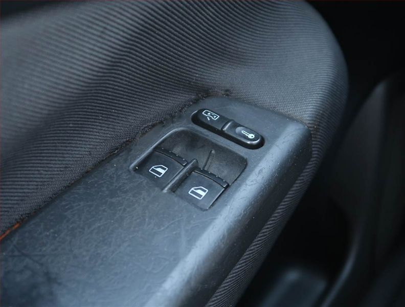 Škoda Octavia (2003) 1.6, po STK, dobrý stav - fotka 14 z 15