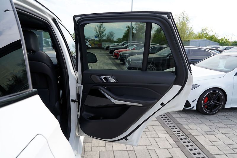 BMW X5 30d xDrive, Mpaket/21/Led - fotka 21 z 42