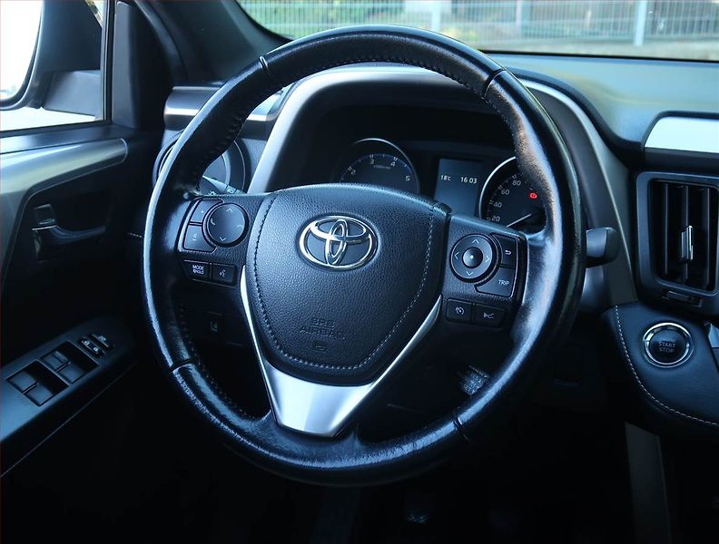 Toyota RAV4 (2018) Selection 2.0 D-4D, Serv.kniha - fotka 23 z 23