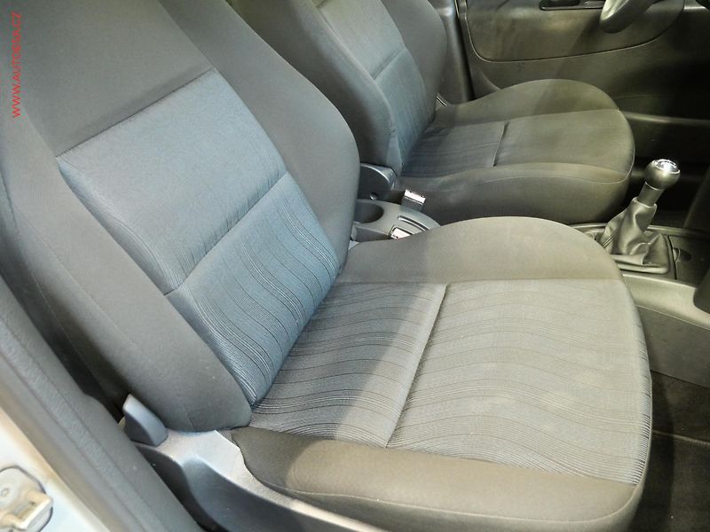 Peugeot 207 (2008) 1.4i, 1.maj,ČR, AC - fotka 12 z 18
