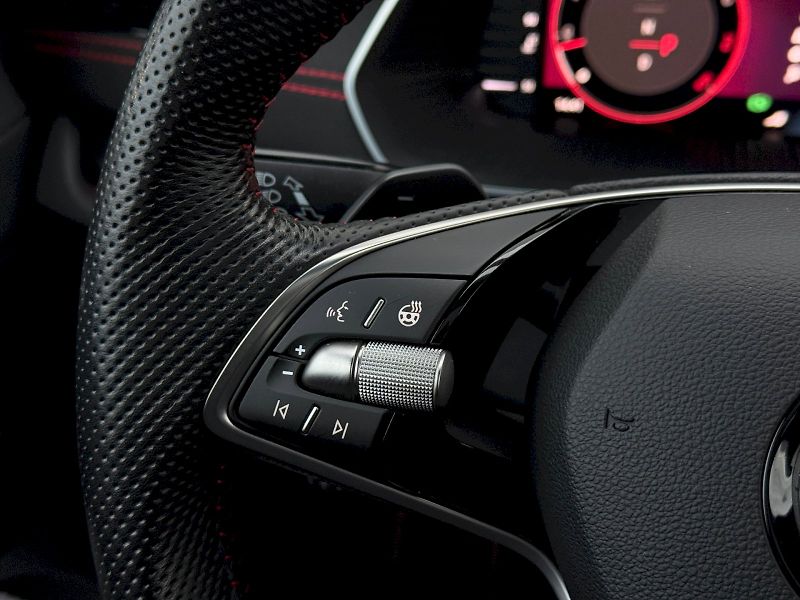 Škoda Octavia (2024) Combi 2.0 TSI 195 kW DSG RS - fotka 7 z 21