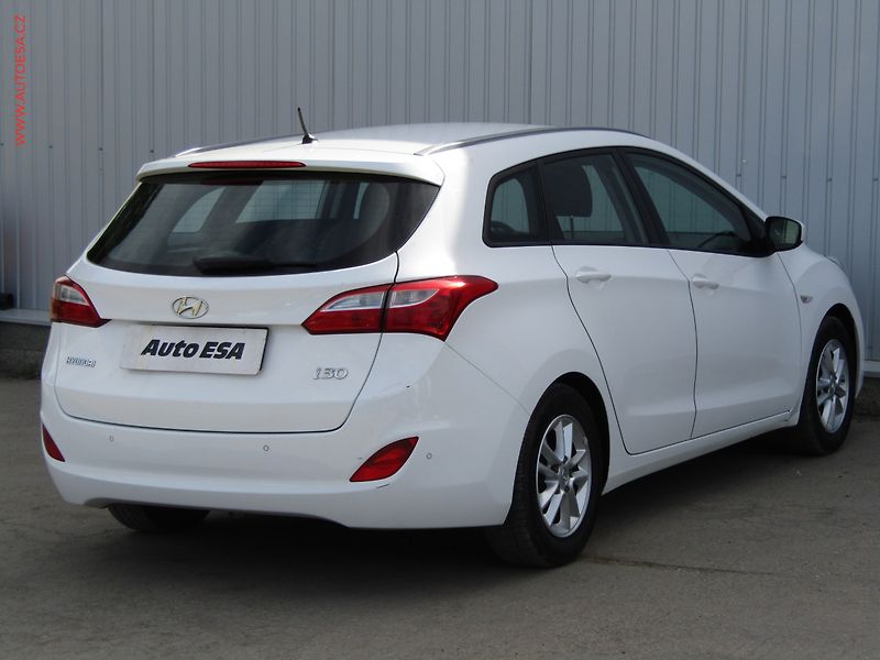 Hyundai i30 (2017) 1.6 GDi, ČR, AC, tempo, park - fotka 4 z 17