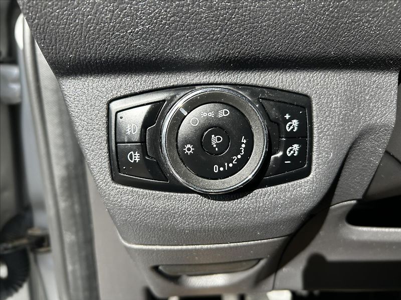 Ford Tourneo Courier 1,0 i 74 kW  Tempomat,Isofix - fotka 27 z 50