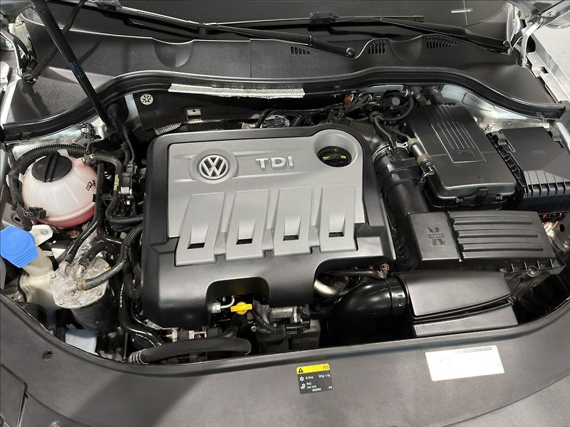 Volkswagen Passat 2,0   TDI DSG R-LINE 130kW NAV - fotka 38 z 39