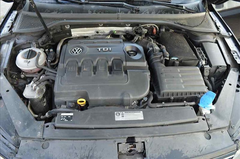 Volkswagen Passat (2015) VARIANT 2,0 TDI DSG - fotka 12 z 21