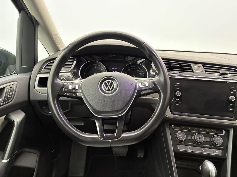Volkswagen Touran 2,0 TDI DSG Panorama 1.Maj. - fotka 15 z 32