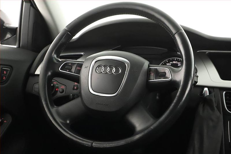 Audi A4 (2011) 2.0 TDI, Navi, Tempomat - fotka 8 z 16