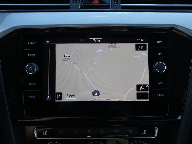Volkswagen Passat 2,0 TDI 140kW DSG LED Business - fotka 22 z 34