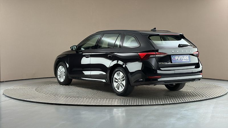 Škoda Octavia 2.0 TDI Ambition Combi - fotka 2 z 23