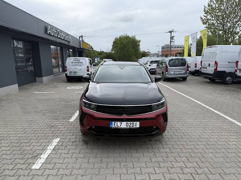 Opel Grandland GSe Plug In Hybrid 1.6 TURBO 4 - fotka 8 z 27