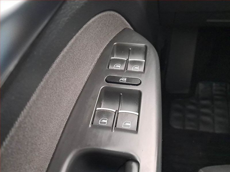 Volkswagen Touran (2011) 1.4 TSI CNG, Automat, Tempomat - fotka 17 z 19