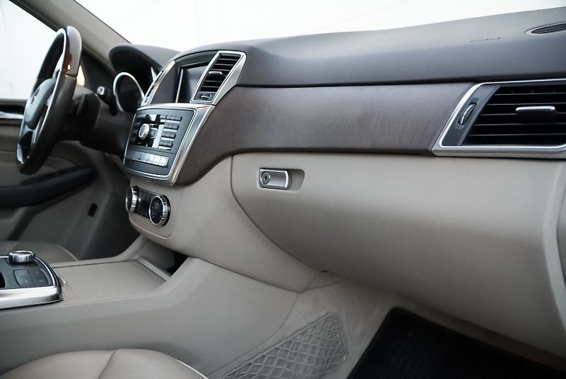 Mercedes-Benz Třídy M 350 CDi 4MATIC AMG - fotka 19 z 45