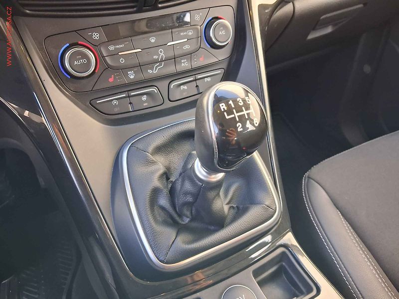 Ford Kuga (2017) 1.5 EB, Titanium, bixen - fotka 16 z 19