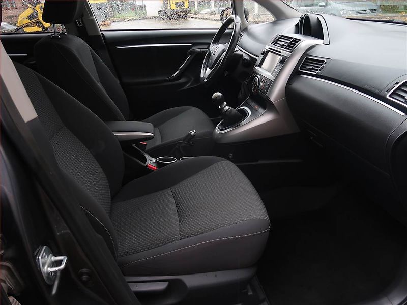 Toyota Verso (2013) 2.0 D-4D, 7 míst, Tempomat - fotka 9 z 18