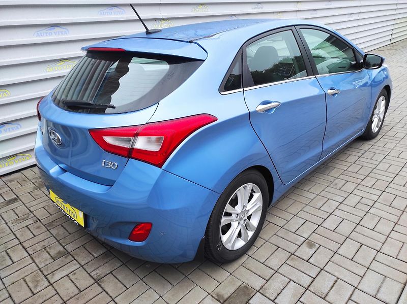 Hyundai i30 1.6 CRDI 94kw Trikolor - fotka 5 z 43