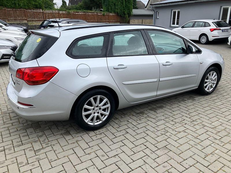 Opel Astra (2015) 1.4T 103kW LPG SPORTS TOURER - fotka 4 z 27