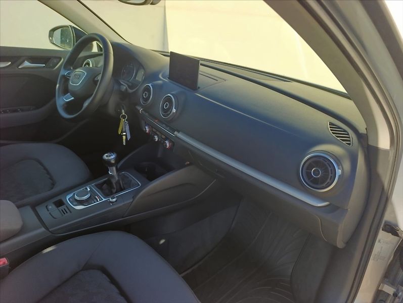 Audi A3 1,6 TDi Aut.klima,Navigace - fotka 26 z 34