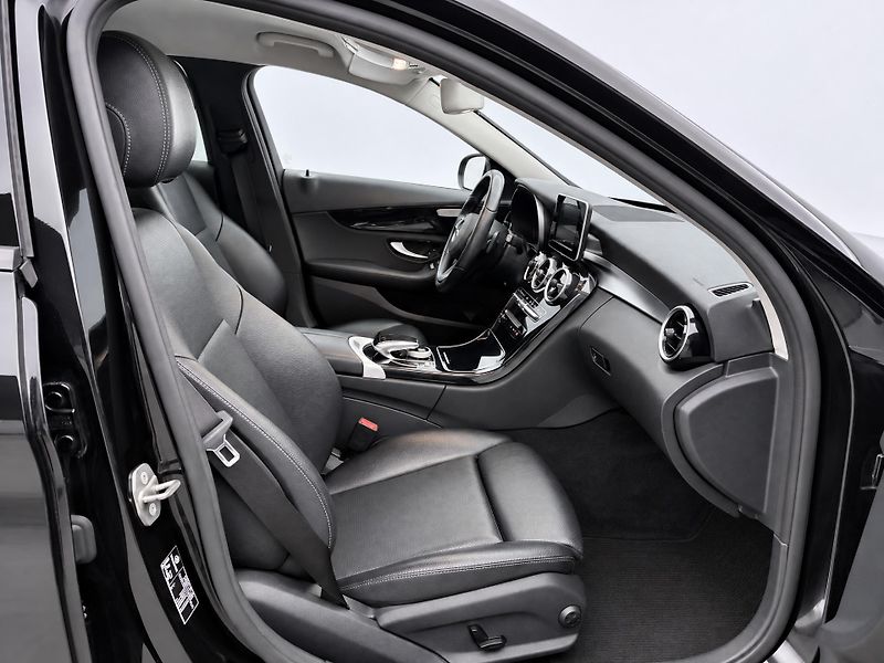 Mercedes-Benz Třídy C 2,0 200 135kW Aut. Kůže DPH - fotka 11 z 27