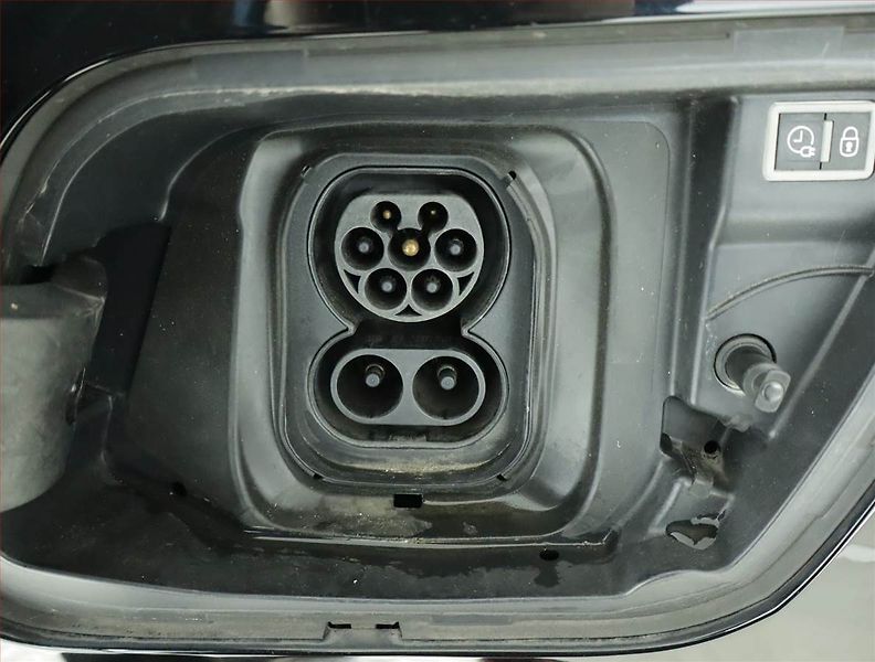 Peugeot 2008 (2021) GT 50 kWh, SoH 87%, Automat - fotka 22 z 23