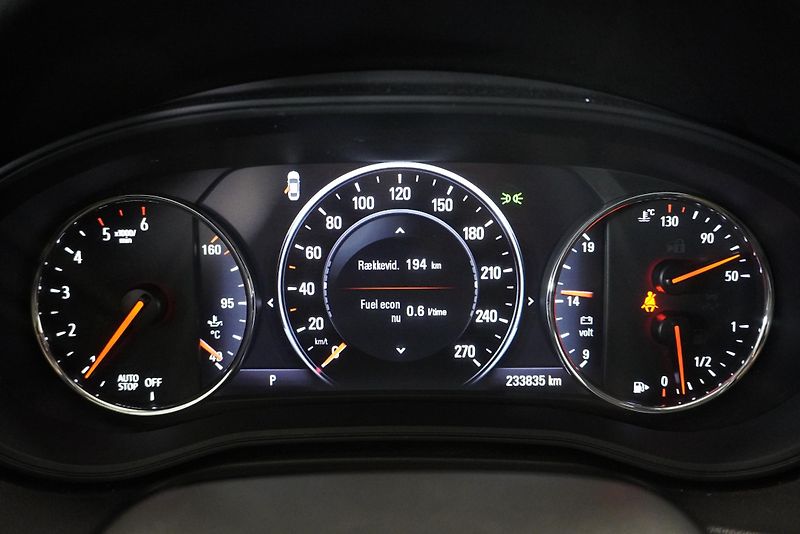 Opel Insignia 1,6 CDTI 100kW SPORTS TOURER A - fotka 20 z 29