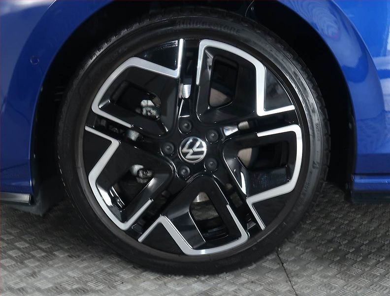 Volkswagen Golf (2026) R-Line 1.5 TSI - fotka 15 z 19