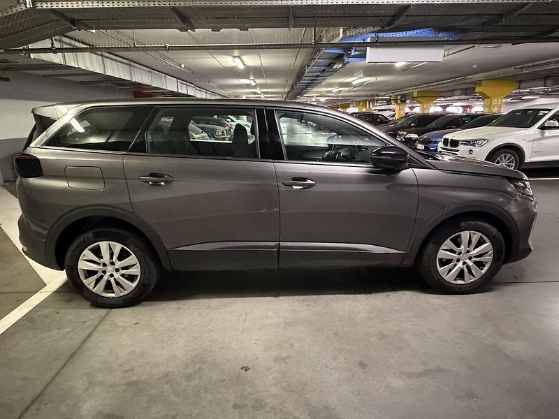 Peugeot 5008 (2023) 130ch S&S EAT8 7 míst, kamera - fotka 5 z 17