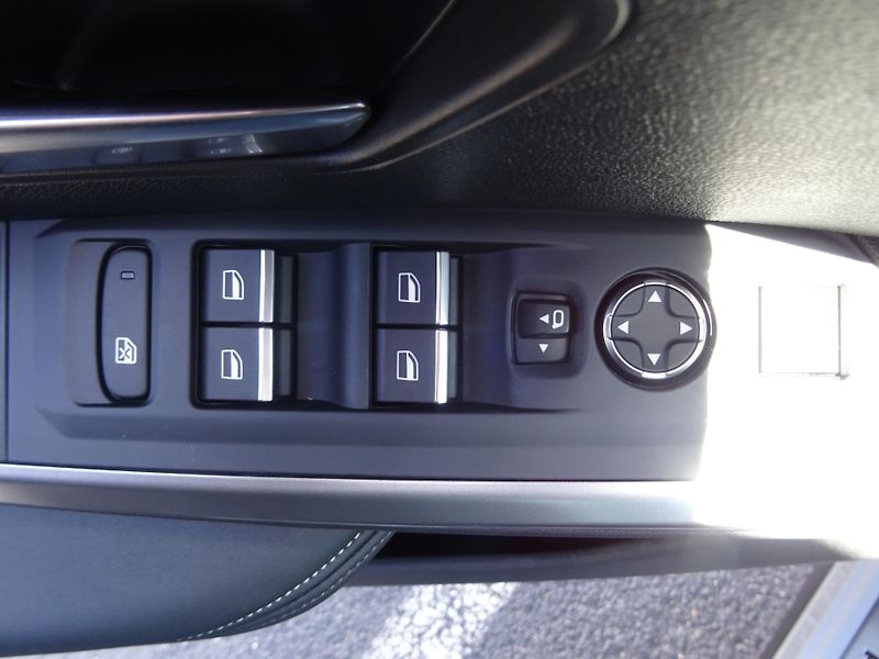 Peugeot 3008 (2026) GT Elektromotor 157kW / 210k - fotka 19 z 51