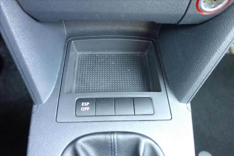 Volkswagen Touran 2,0 TDi,SERV.KN.,CROSS,7 MÍST. - fotka 27 z 32