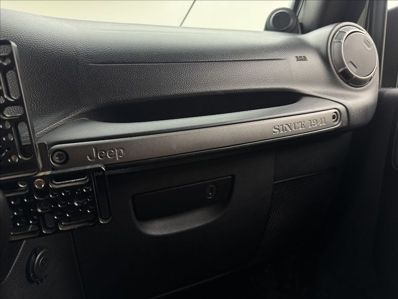Jeep Wrangler 3,6 209kW AT PENTASTAR SERVIS - fotka 22 z 44