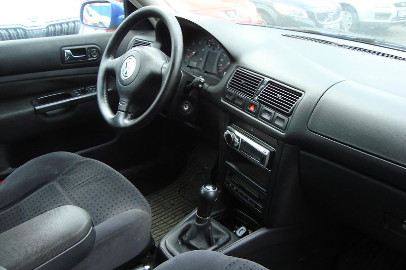 Volkswagen Golf (1998) 1.9 TDi,81 kw - fotka 22 z 35