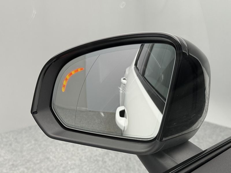 Volvo XC40 (2026) B3 AUT DARK PLUS - fotka 20 z 23