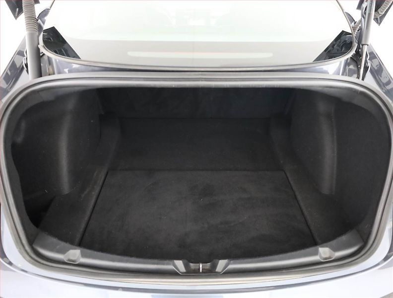 Tesla Model 3 (2021) Std Range Plus 52kWh, SoH 85% - fotka 18 z 21