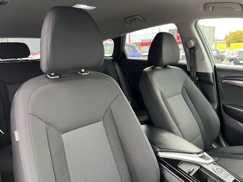 Hyundai i40 1.7CRDi NAVI KAMERA TEMPOMAT - fotka 35 z 46