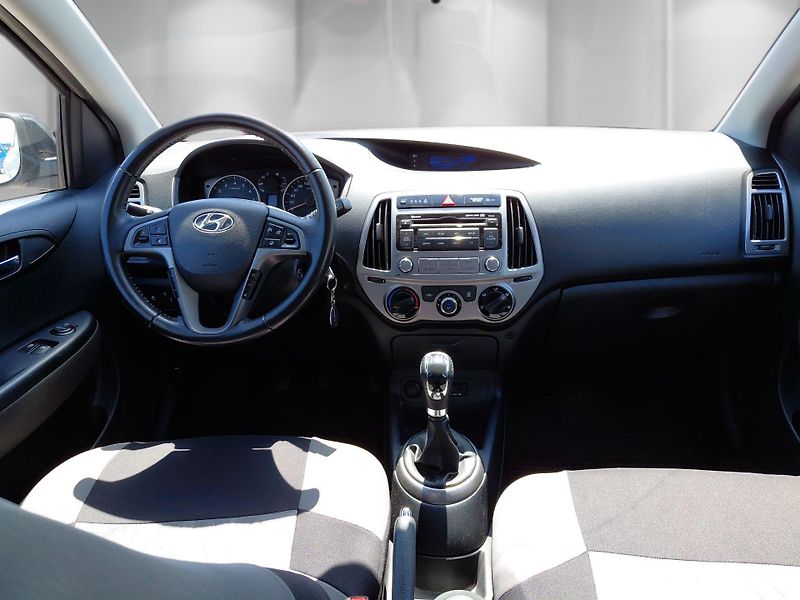 Hyundai i20 (2014) 1,25i 63 kW Family Go - fotka 21 z 24