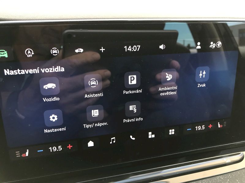 Škoda Octavia (2024) COMBI TOP SELECTION 1,5 TSI 11 - fotka 16 z 28