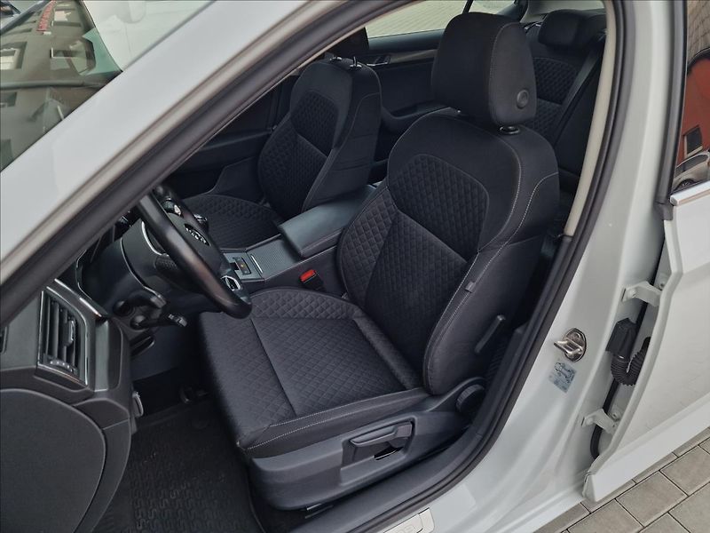 Škoda Superb 2.0TDI 110kW,původ ČR,1.Maj - fotka 37 z 50