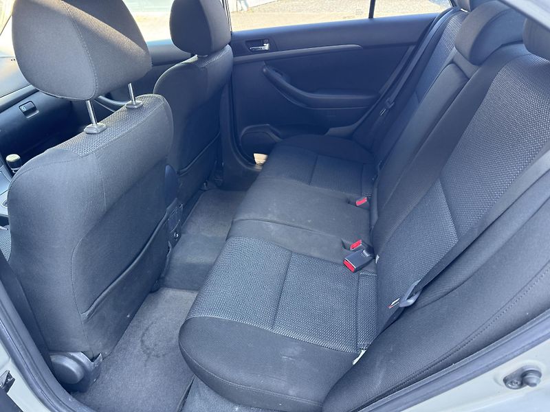 Toyota Avensis 2,0D-4D, ČR, 2.MAJ. - fotka 9 z 15