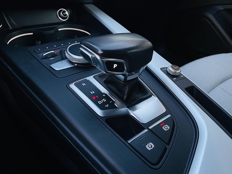 Audi A5 2.0i 140KW AUT KAMERY SERVISKA - fotka 45 z 56