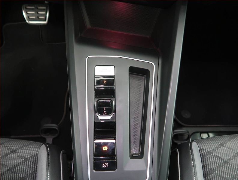 Volkswagen Golf (2020) R-Line 1.5 eTSI - fotka 13 z 21