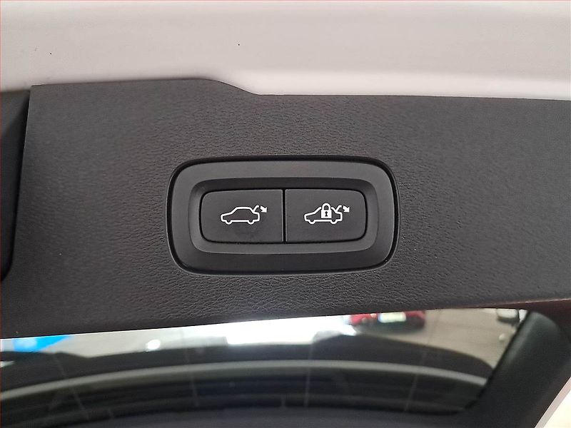 Volvo V60 (2021) R-Design T8 Twing Engine - fotka 16 z 27