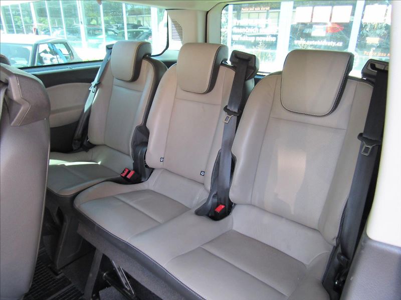 Ford Tourneo Custom 2,2 TDCi 114kW 9 míst - fotka 11 z 36