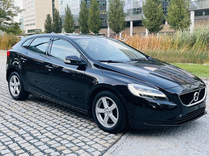 Volvo V40 2.0i MANUÁL 1.MAJITEL SENZORY - fotka 10 z 41
